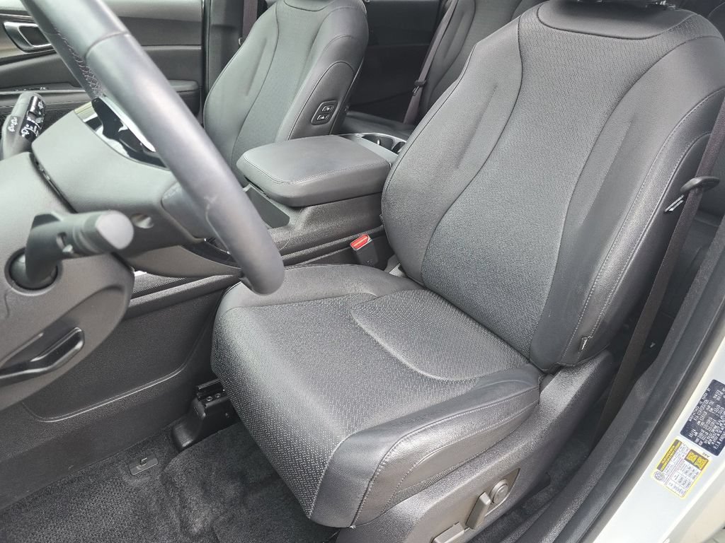 Used 2025 Kia Carnival SX Prestige FWD image 23