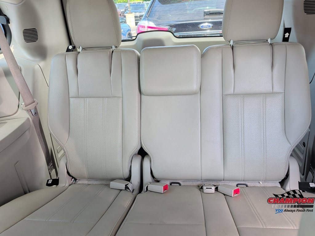 Used 2014 Chrysler Town & Country Touring-L w/ Driver Convenience Group FWD image 27