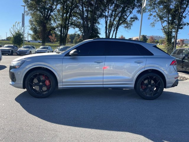 Certified 2025 Audi RS Q8 performance AWD/4WD image 4