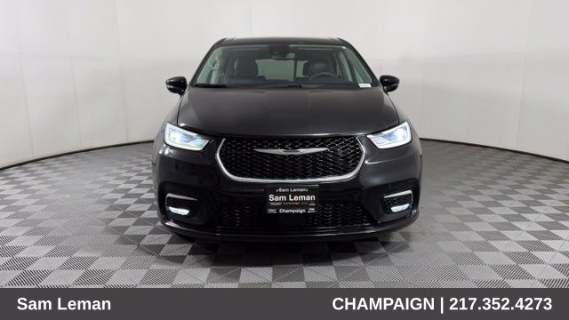 Used 2024 Chrysler Pacifica Touring-L FWD image 8