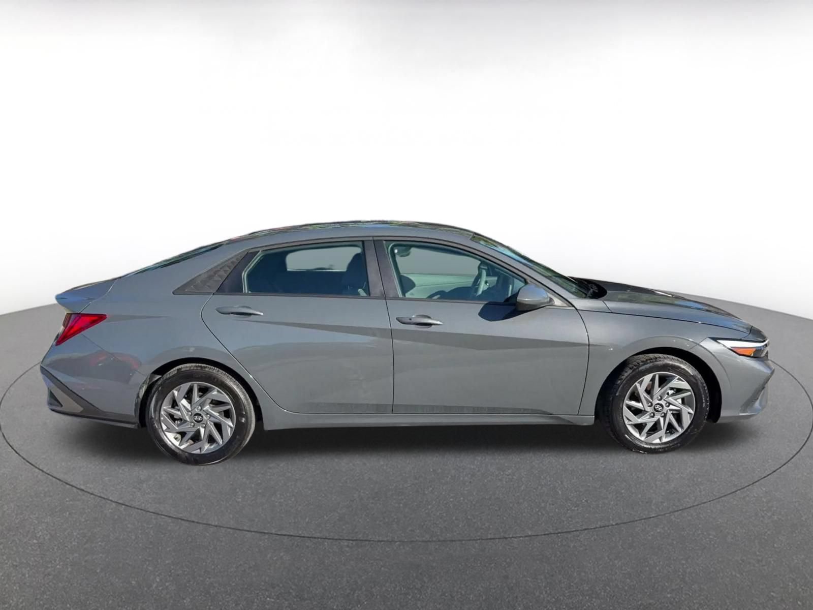 Used 2026 Hyundai Elantra Hybrid FWD image 15