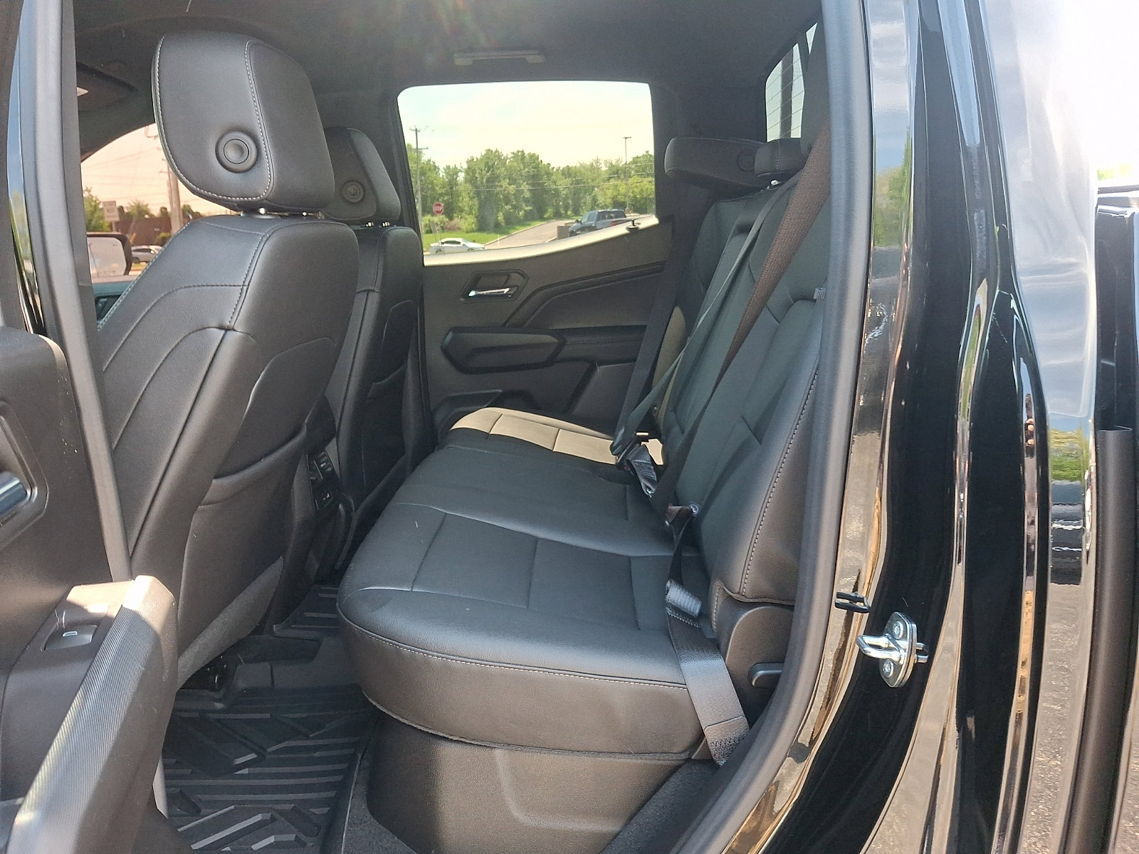 Used 2023 Chevrolet Colorado LT w/ LT Convenience Package III AWD/4WD image 11