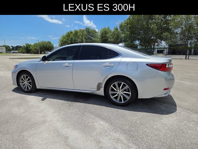 Used 2017 Lexus ES 300h w/ Luxury Package FWD image 5