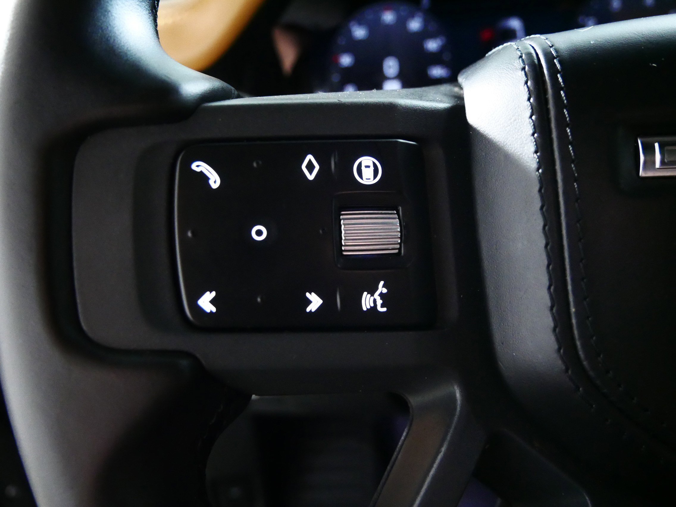 Used 2024 Land Rover Defender 110 X image 27