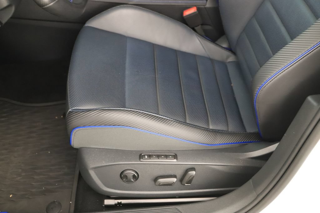 Used 2024 Volkswagen Golf R AWD/4WD image 25