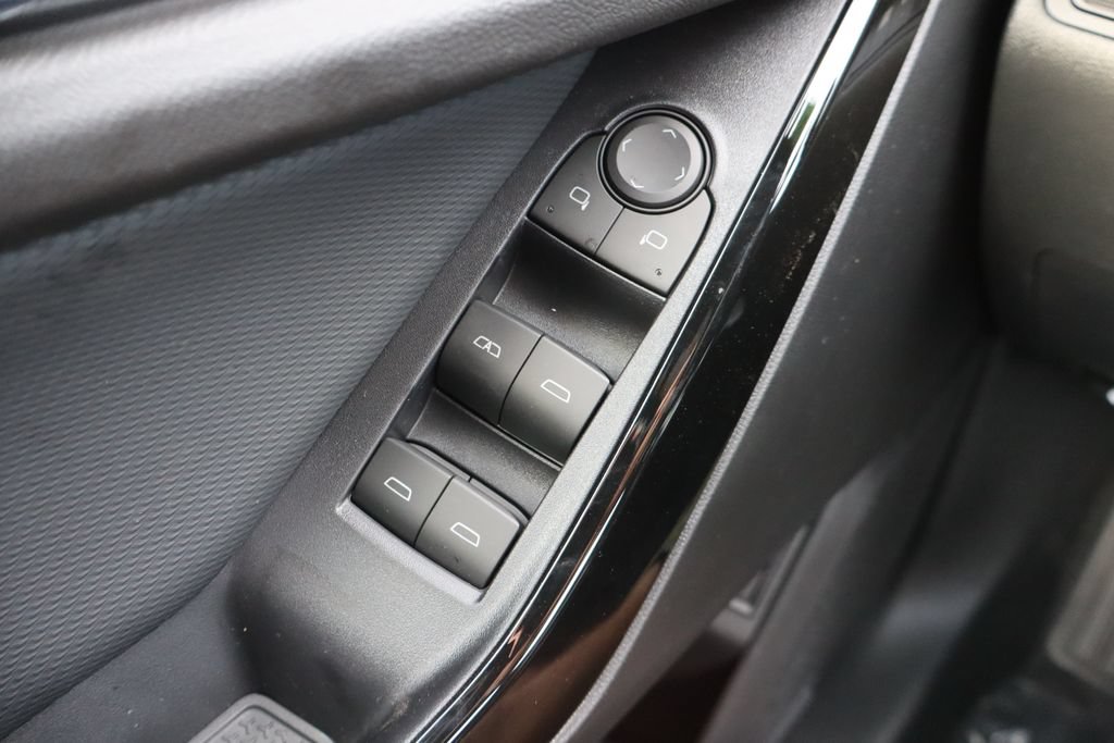 New 2027 Chevrolet Equinox LT w/ Convenience Package II FWD image 17