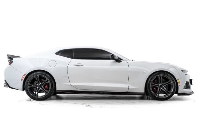Used 2017 Chevrolet Camaro SS RWD image 5