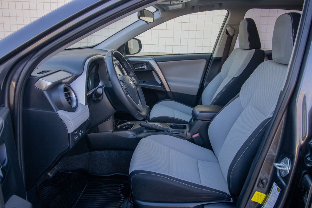 Used 2018 Toyota RAV4 XLE image 13