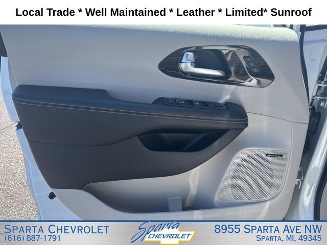 Used 2022 Chrysler Pacifica Limited image 10