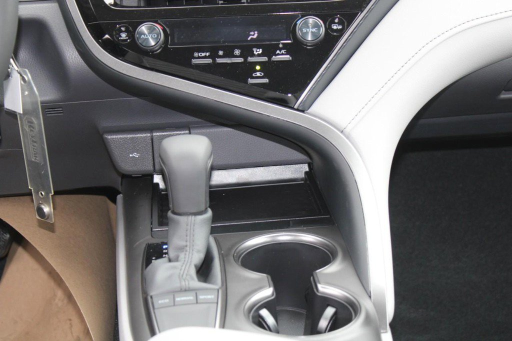 New 2024 Toyota Camry SE image 11