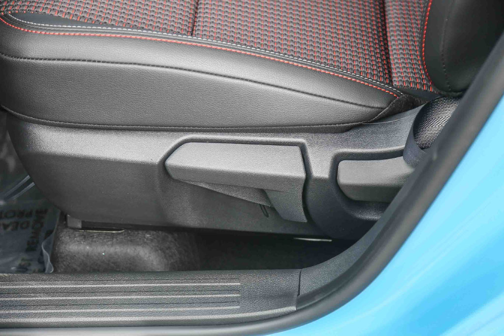 New 2026 Nissan Kicks SR FWD image 23