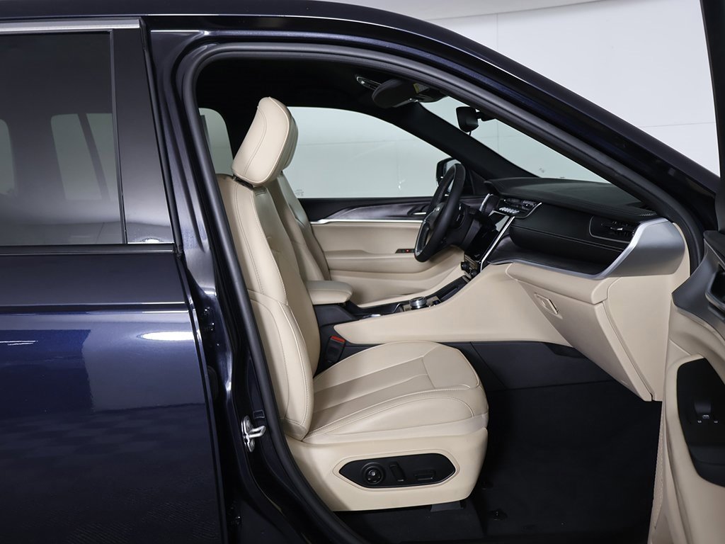 Used 2024 Jeep Grand Cherokee Limited image 30