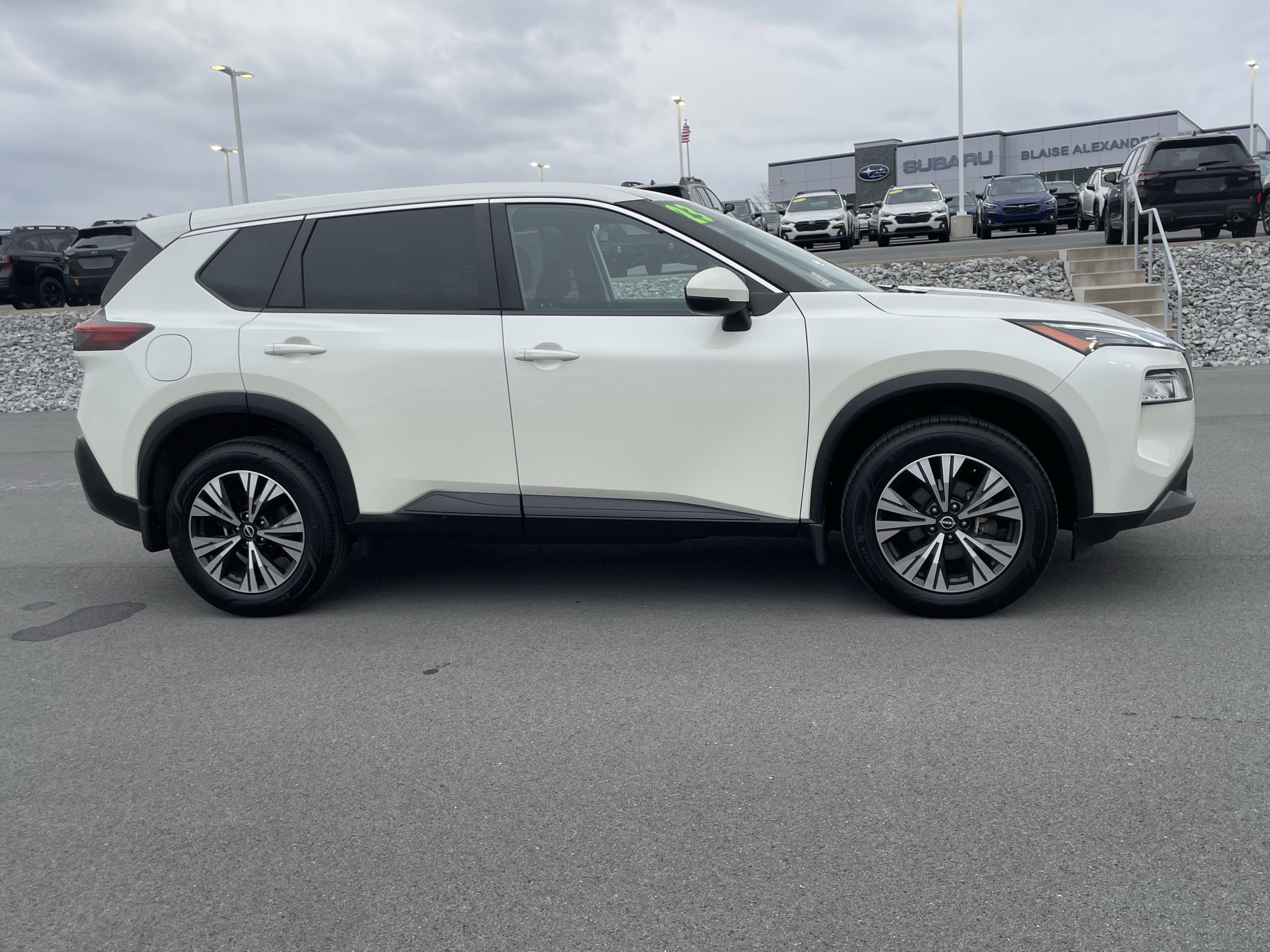 Used 2023 Nissan Rogue SV video 2