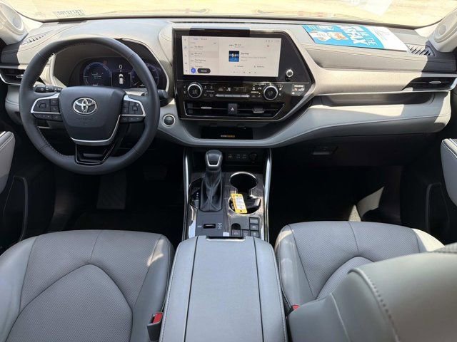 Used 2024 Toyota Highlander Limited image 23