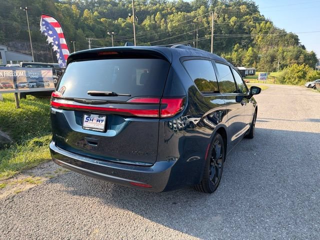 Used 2025 Chrysler Pacifica Limited FWD image 20