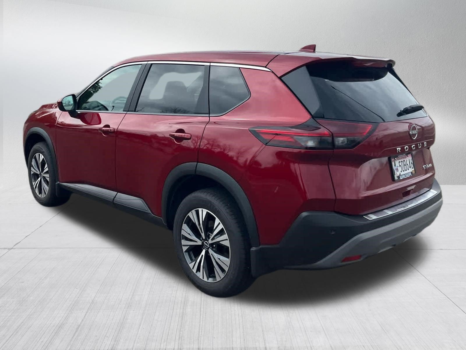 Used 2023 Nissan Rogue SV AWD/4WD image 3