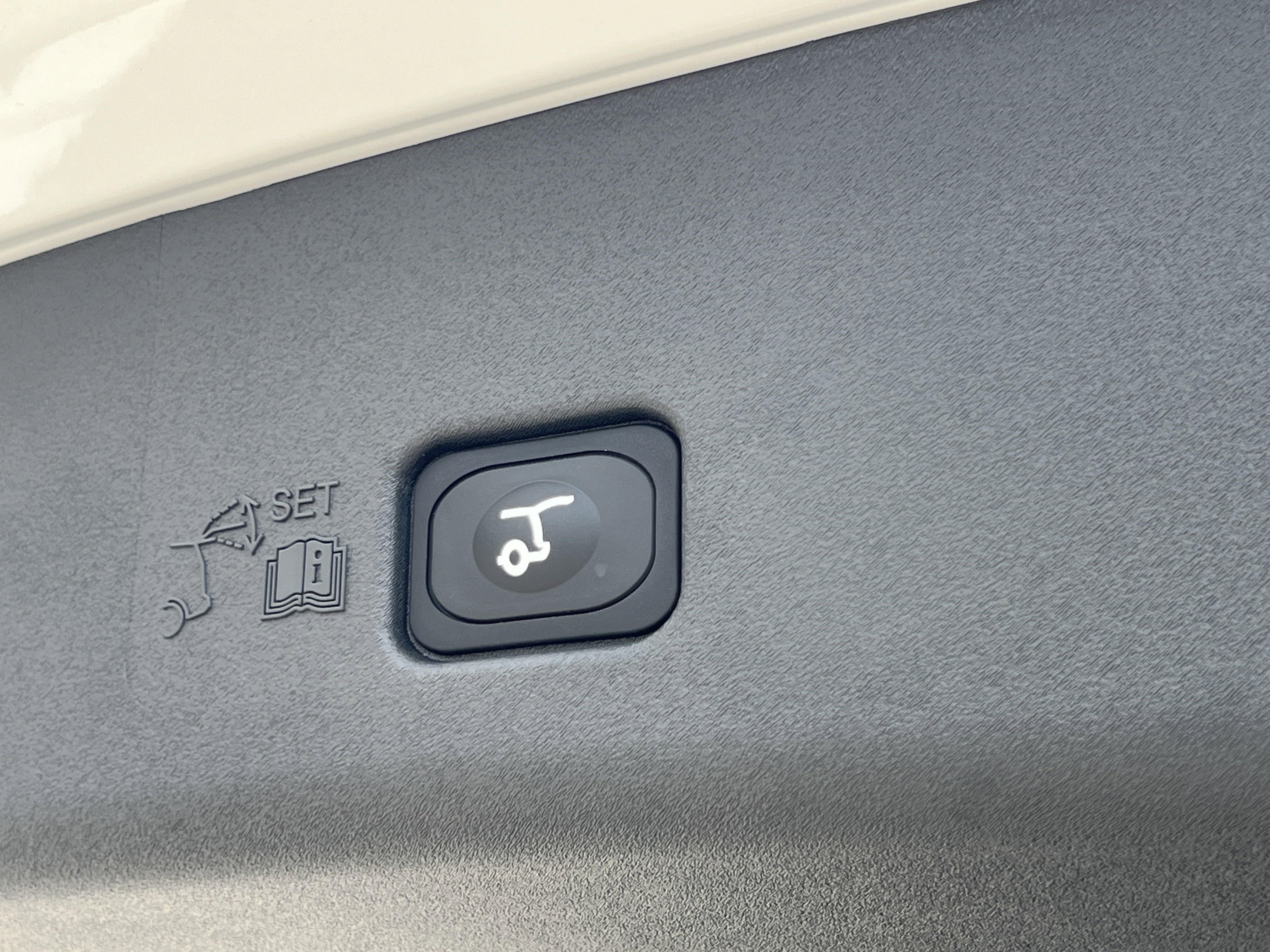 New 2025 Lincoln Nautilus Premier w/ Equipment Group 102A image 33