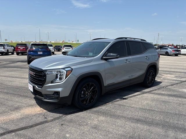 Used 2024 GMC Terrain SLT w/ Tech Package FWD image 1