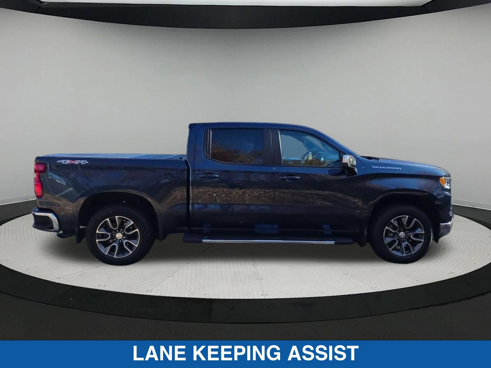 Used 2023 Chevrolet Silverado 1500 LT AWD/4WD image 2