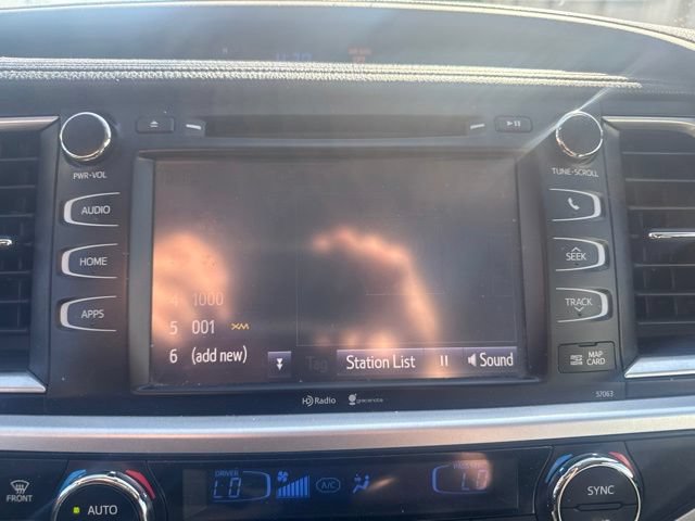 Used 2014 Toyota Highlander XLE AWD/4WD image 2