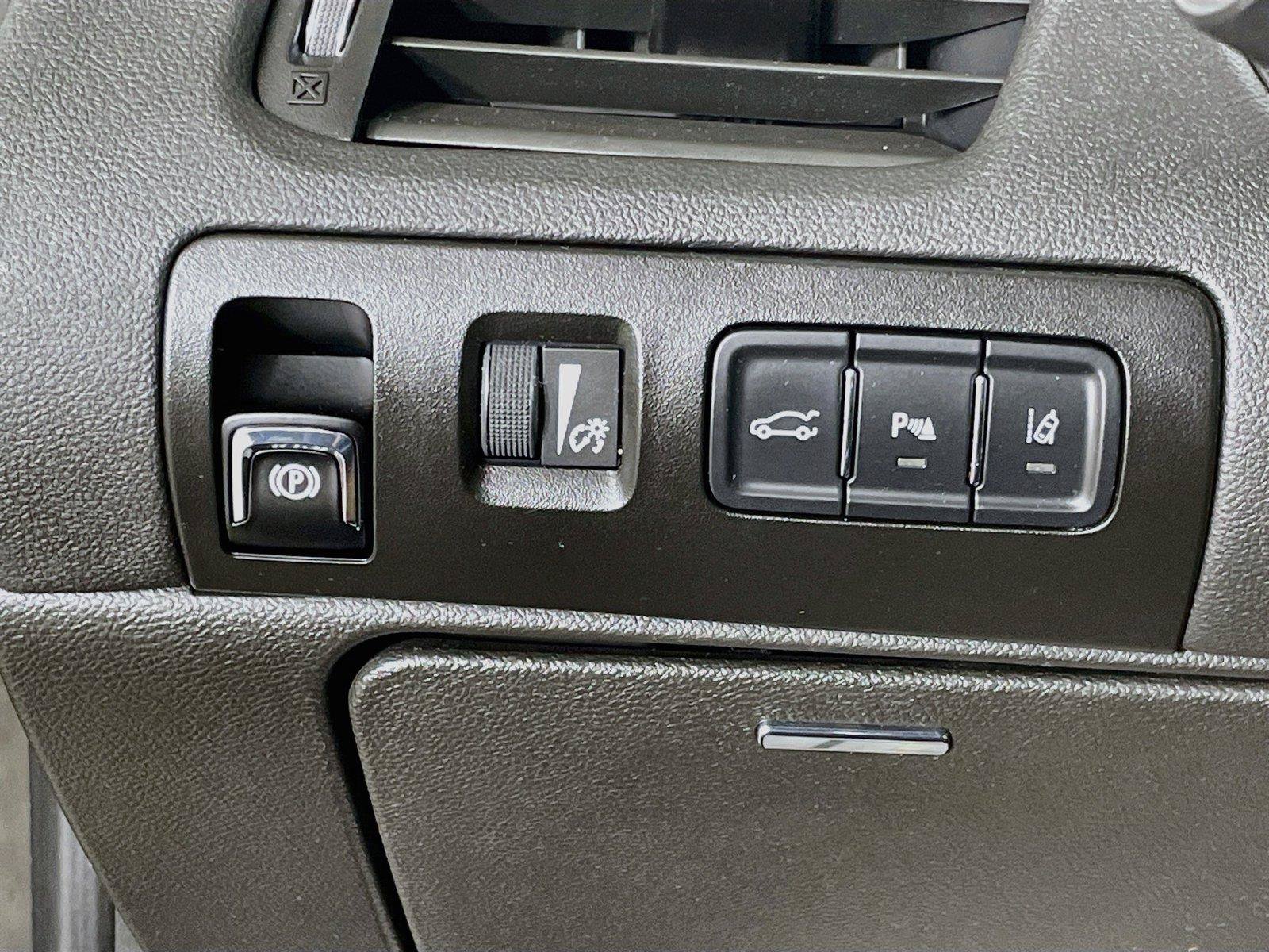 Used 2015 Chevrolet Impala LTZ FWD image 14