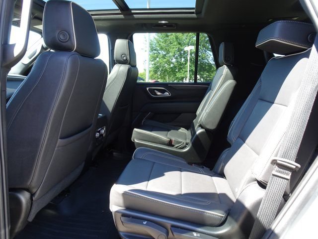 Used 2023 GMC Yukon SLT AWD/4WD image 16