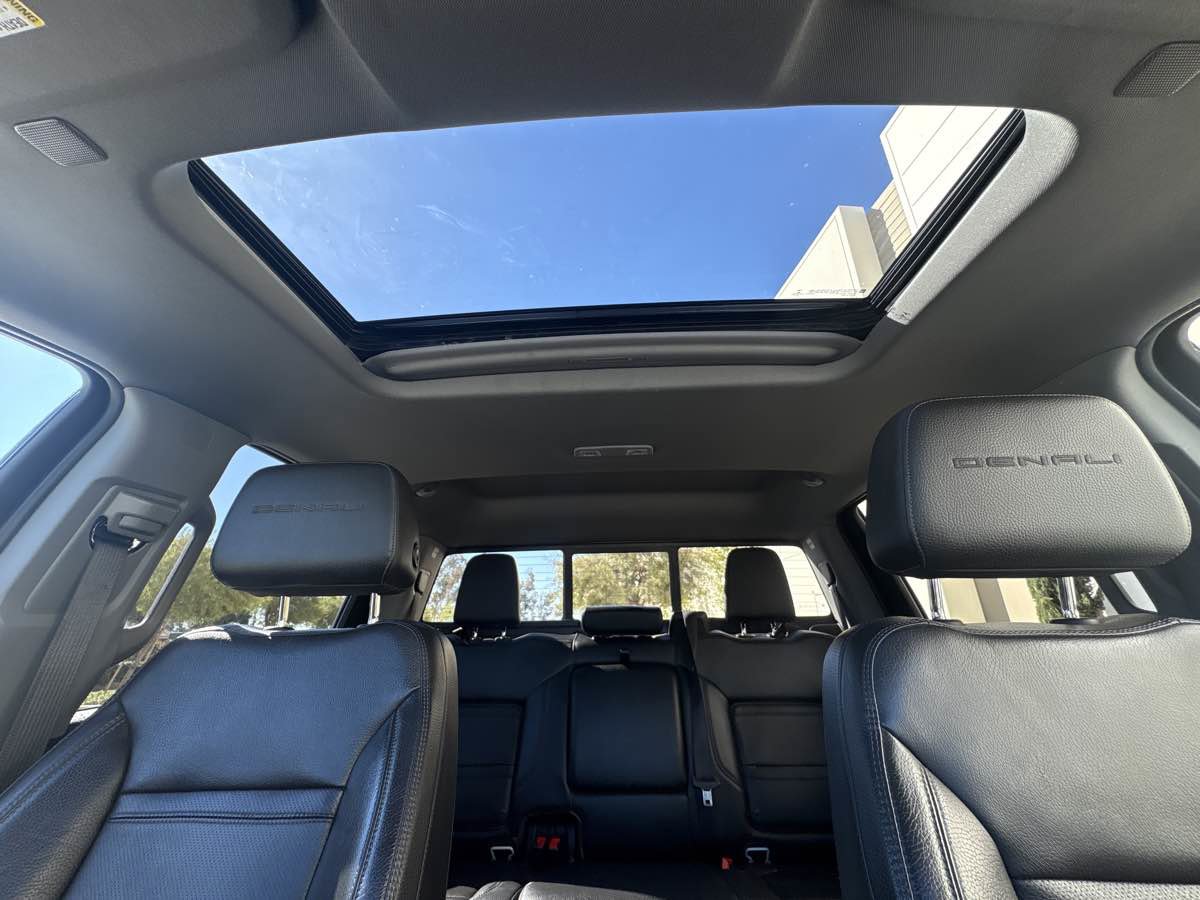 Used 2023 GMC Sierra 3500 Denali w/ Technology Package image 26