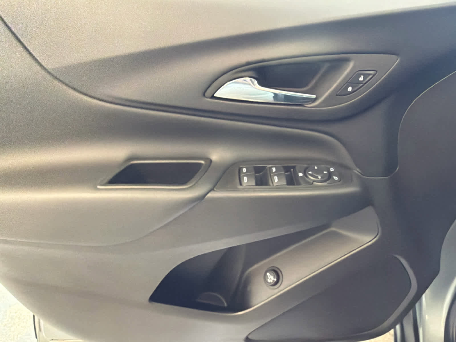 Used 2024 Chevrolet Equinox LT w/ LPO, Floor Liner Package FWD image 19