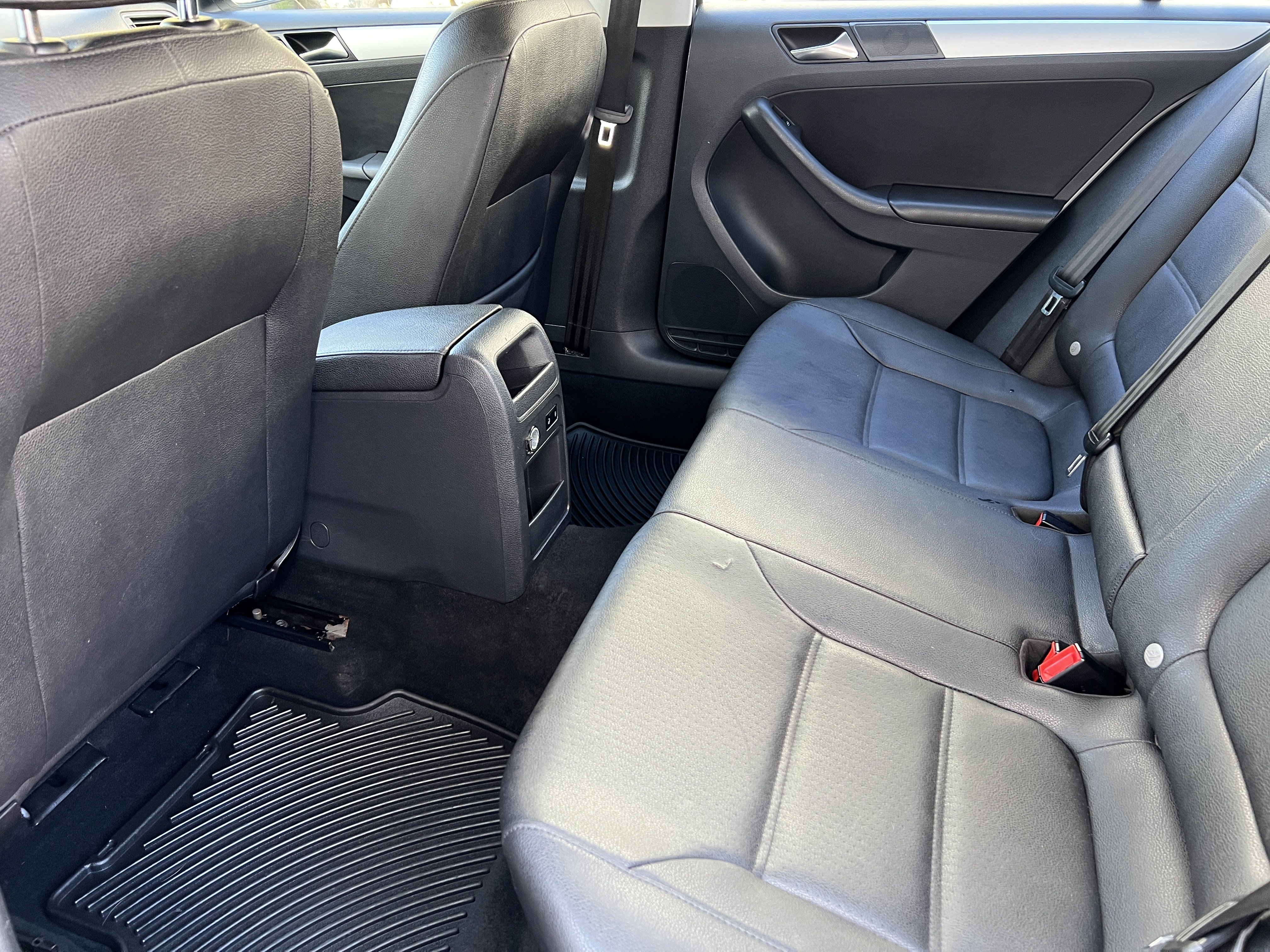 Used 2011 Volkswagen Jetta TDI FWD image 13