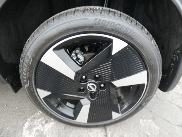 New 2026 Nissan Kicks SR w/ SR Premium Package image 9