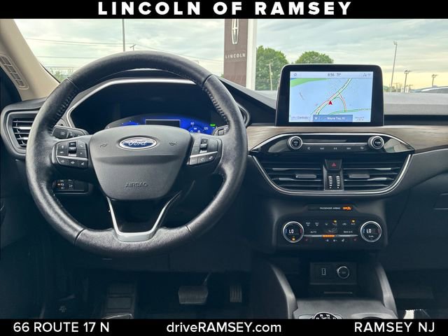 Used 2020 Ford Escape Titanium w/ Titanium Premium Package 2.0 AWD/4WD image 24