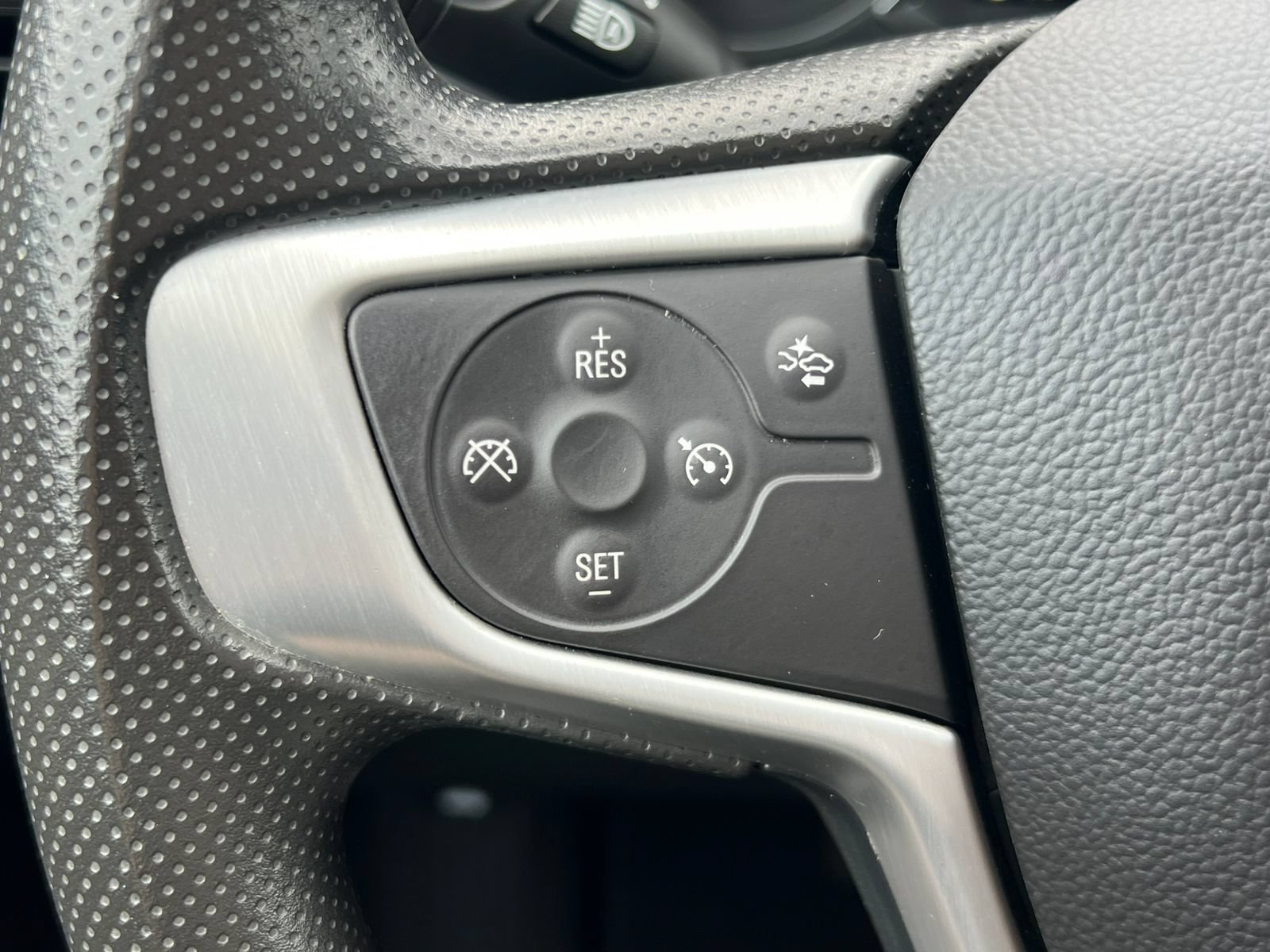 Used 2024 GMC Terrain SLE AWD/4WD image 19