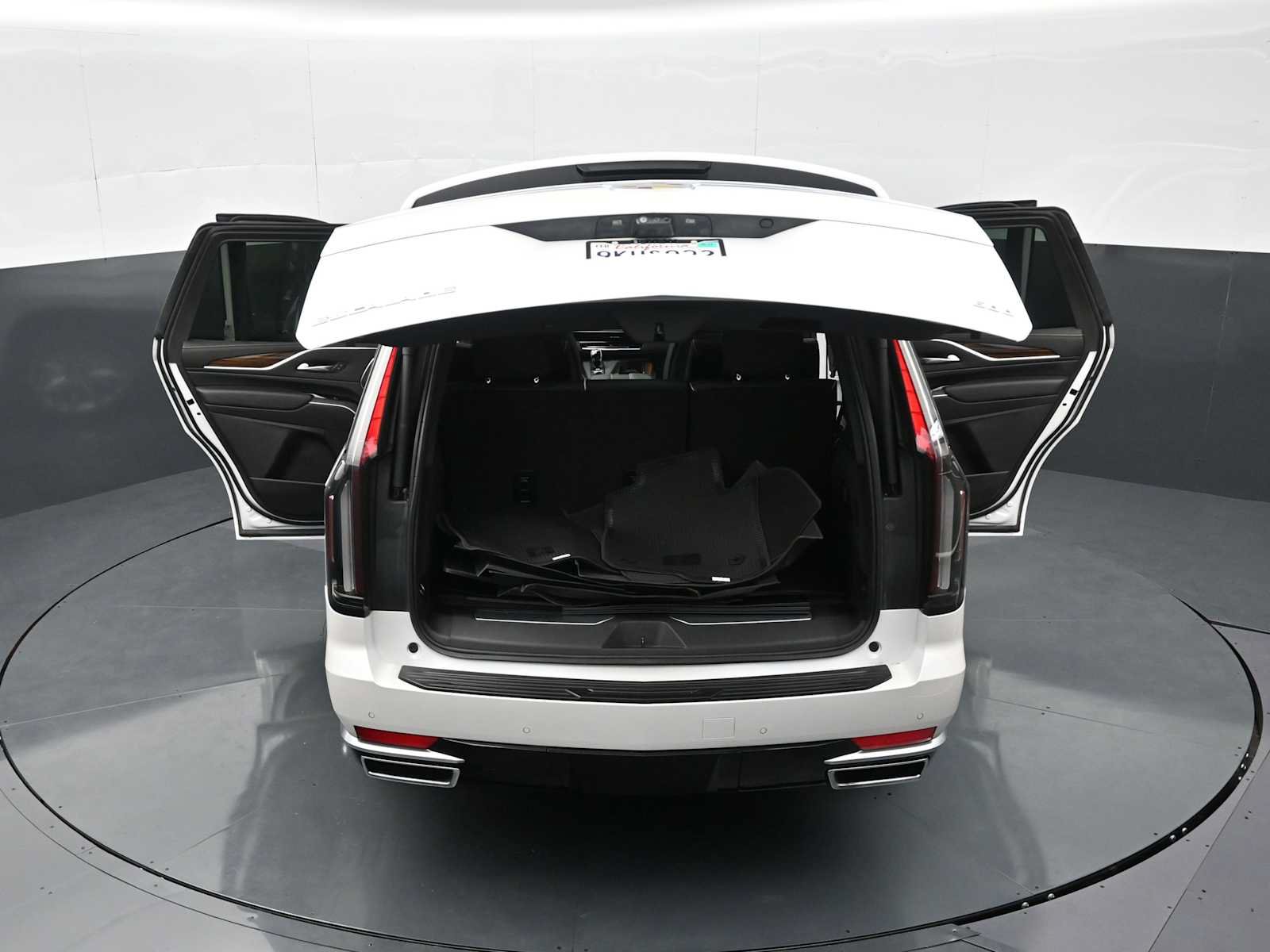 Used 2024 Cadillac Escalade Premium Luxury w/ Performance Package AWD/4WD image 35