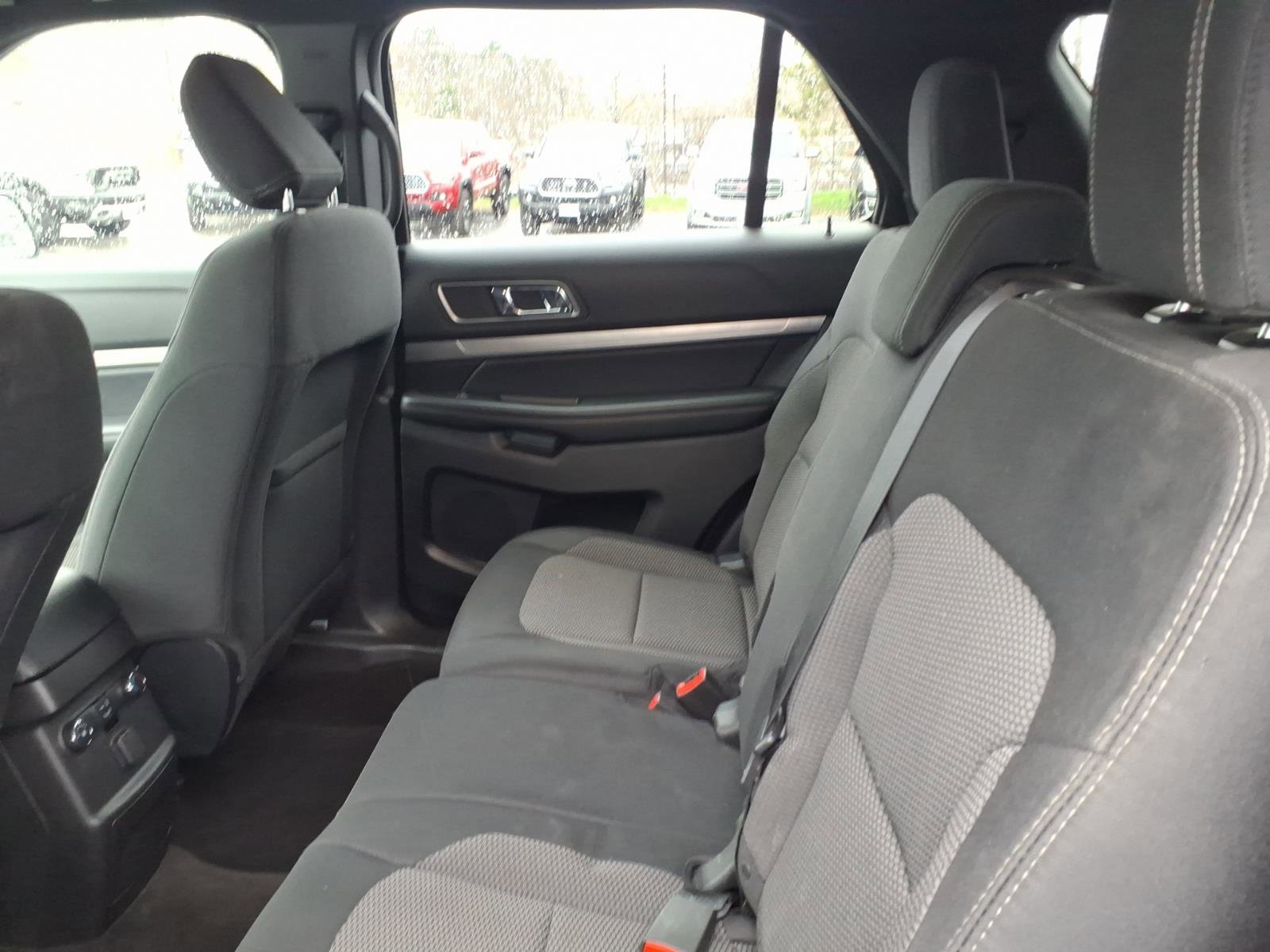 Used 2018 Ford Explorer XLT AWD/4WD image 8