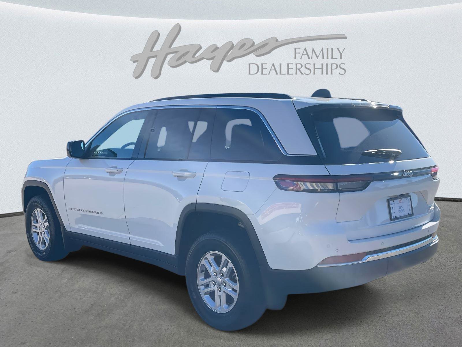 Used 2024 Jeep Grand Cherokee Laredo w/ MOPAR Finishing Package image 31