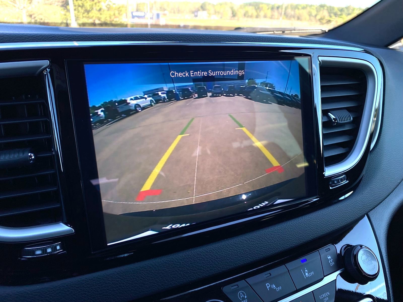 Used 2025 Chrysler Pacifica Select image 15