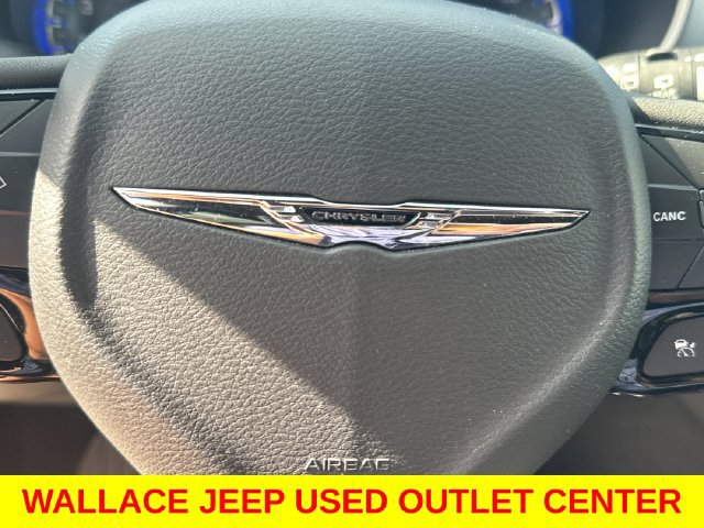 Used 2023 Chrysler Pacifica Touring-L w/ S Appearance Package AWD/4WD image 17