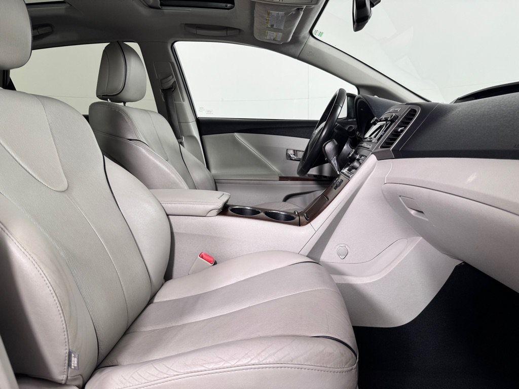 Used 2010 Toyota Venza AWD image 28