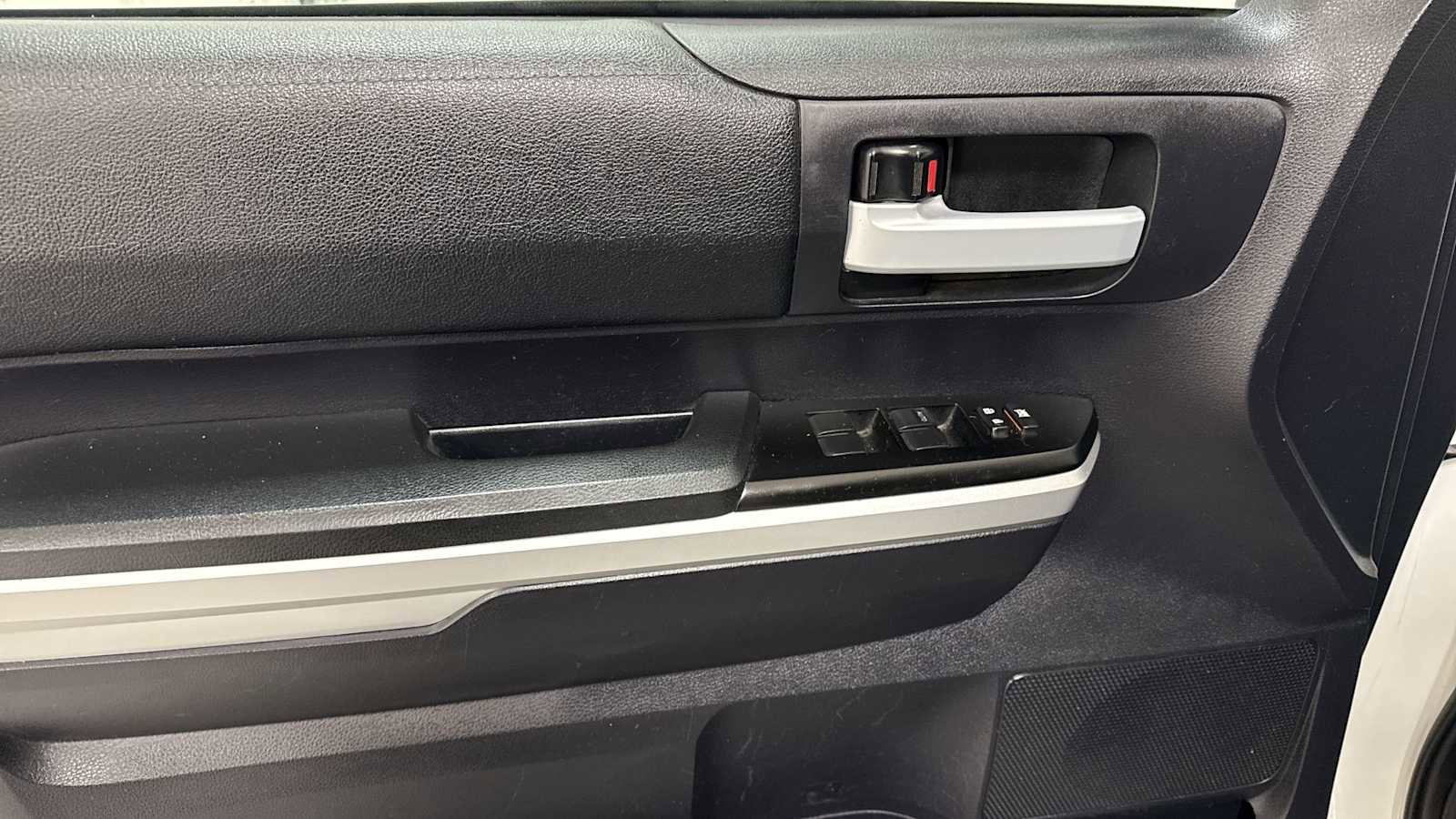 Certified 2016 Toyota Tundra SR5 image 15