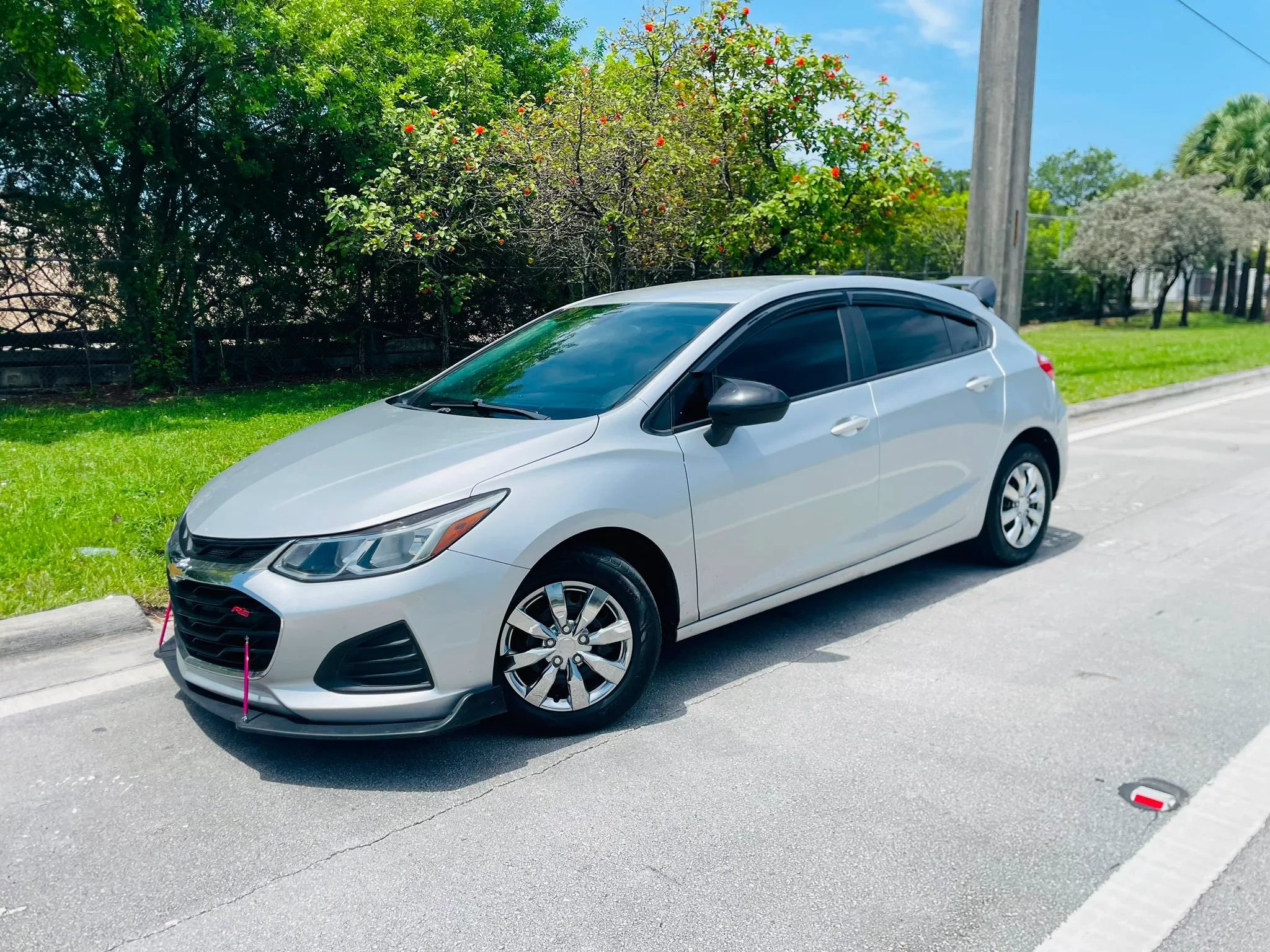 Used 2019 Chevrolet Cruze LS FWD image 1