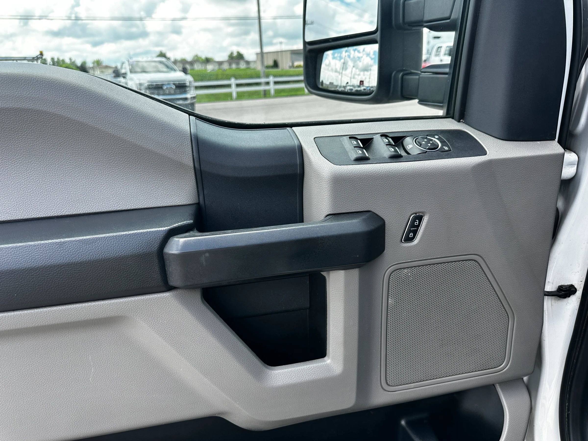 Used 2022 Ford F250 XL w/ Power Equipment Group image 19