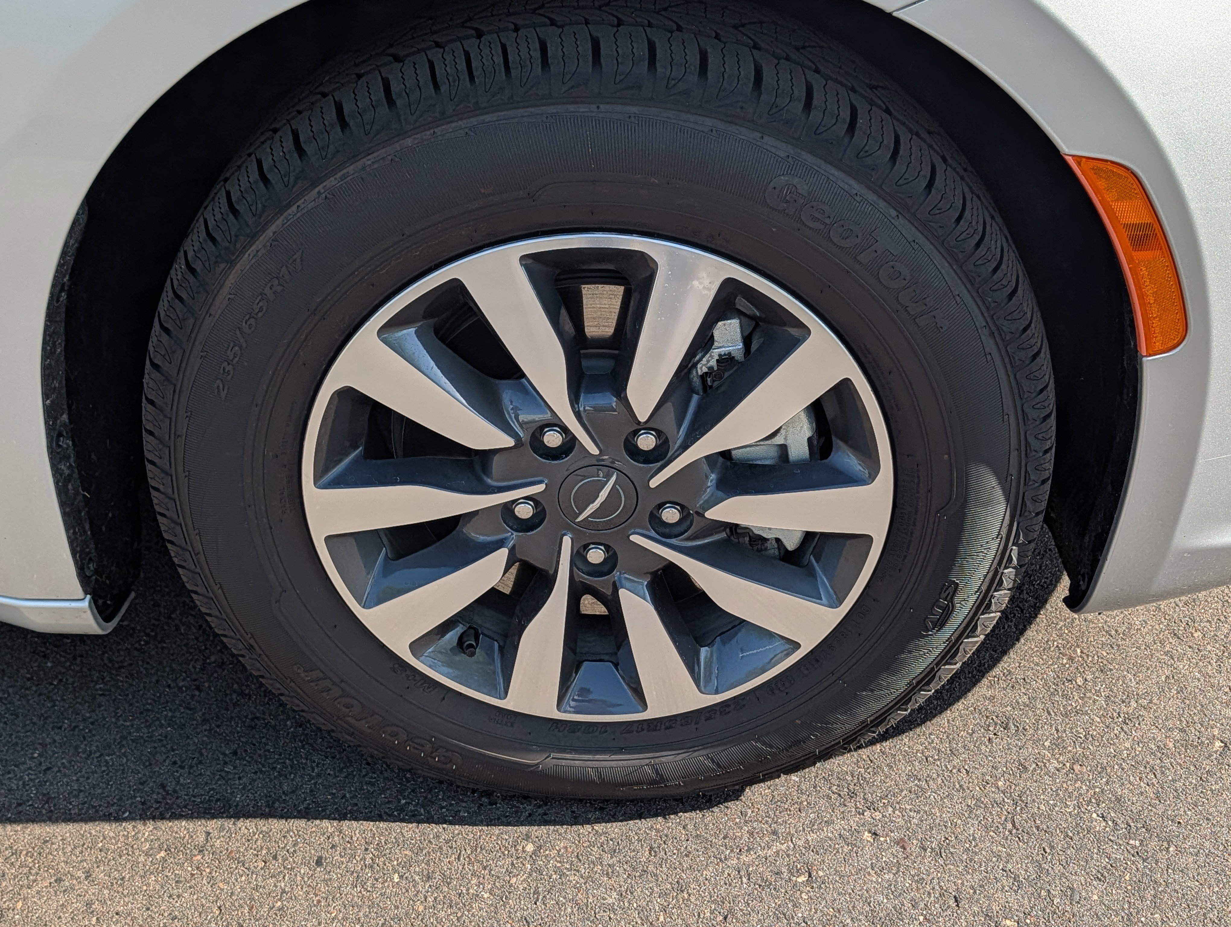 Used 2023 Chrysler Pacifica Touring-L FWD image 15