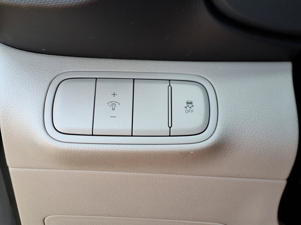Used 2024 Hyundai Venue SEL FWD image 18