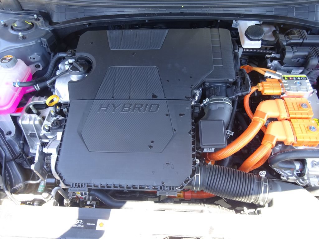 Used 2025 Hyundai Elantra Hybrid FWD image 11