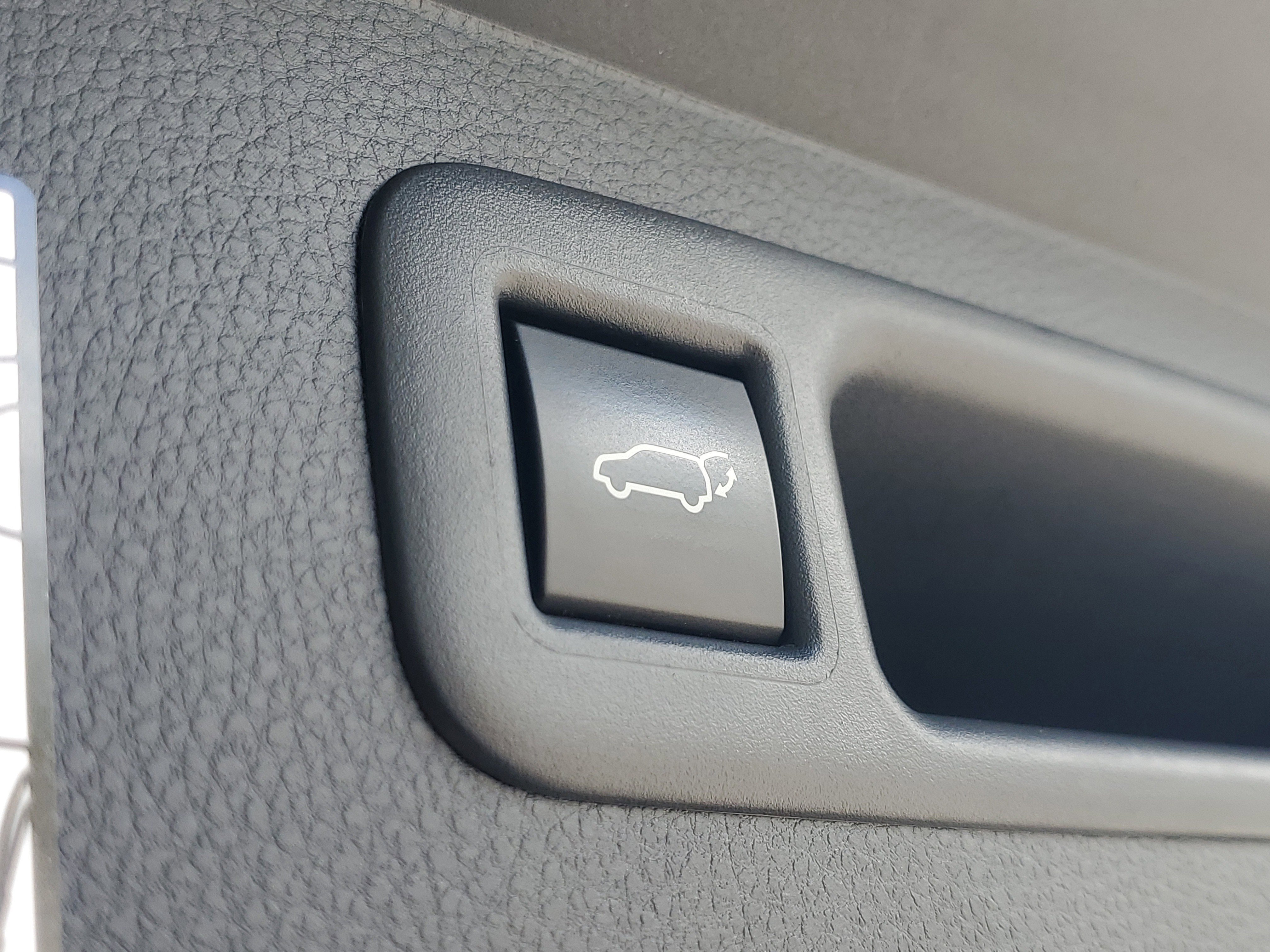 Used 2024 Toyota Highlander XLE image 10