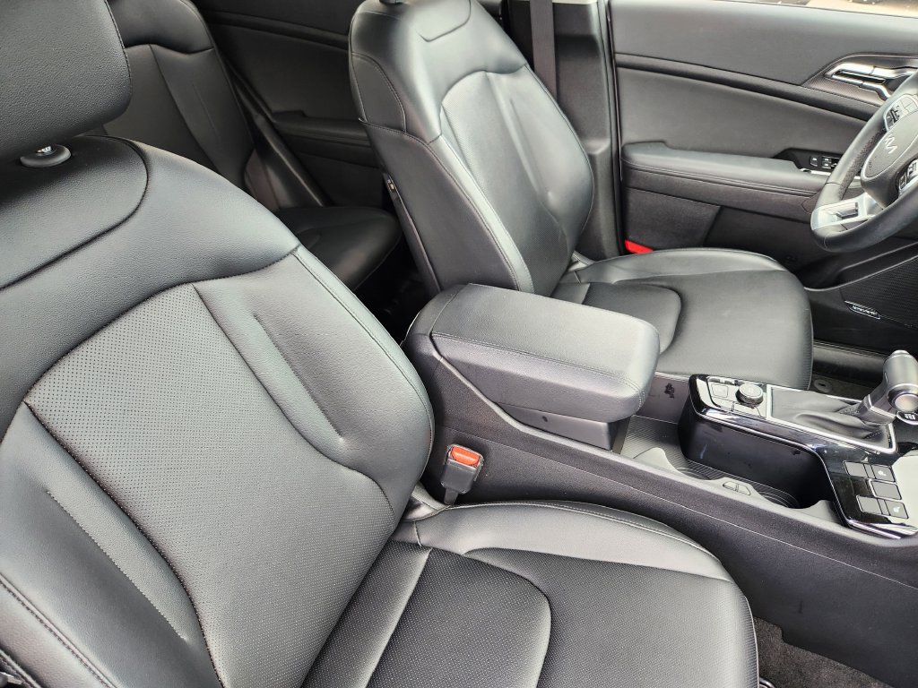 Used 2025 Kia Sportage SX FWD image 18