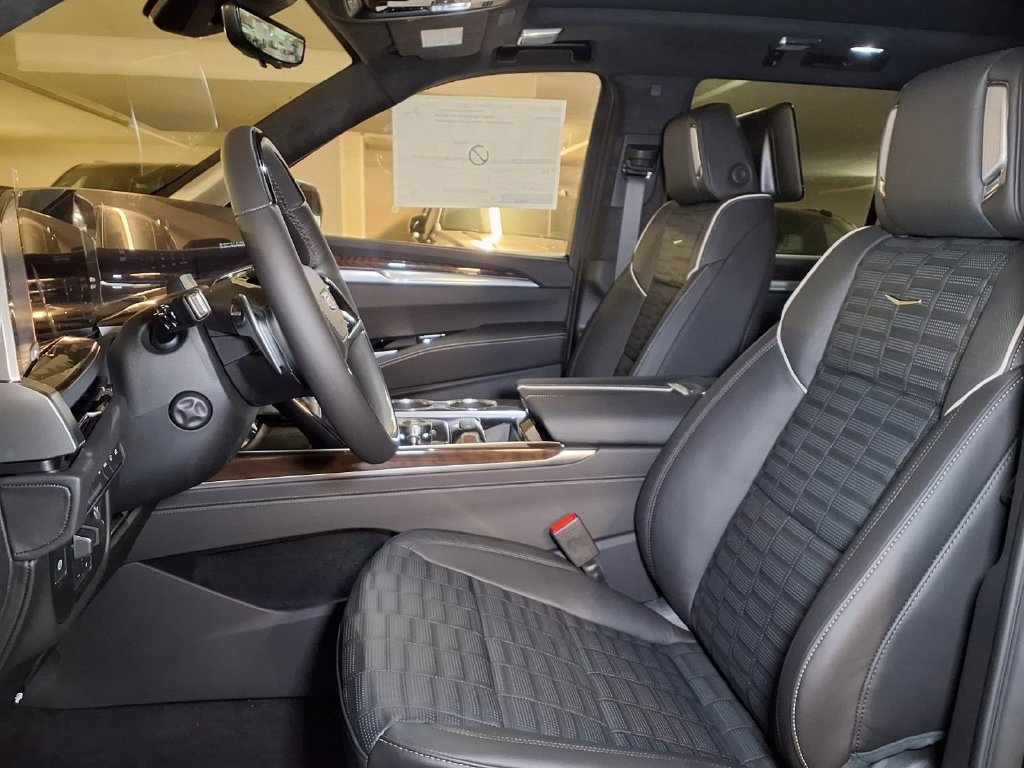 New 2027 Cadillac Escalade Platinum Sport w/ LPO, Floor Liner Package AWD/4WD image 14