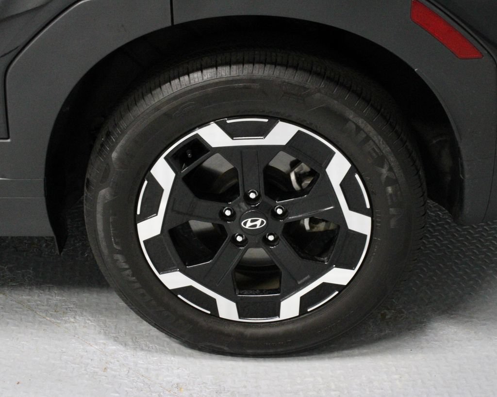 Used 2025 Hyundai Santa Fe SEL FWD image 18