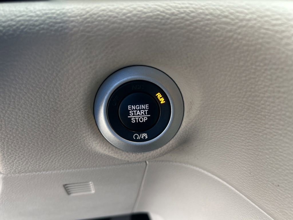 Used 2022 Chrysler Pacifica Touring-L FWD image 42