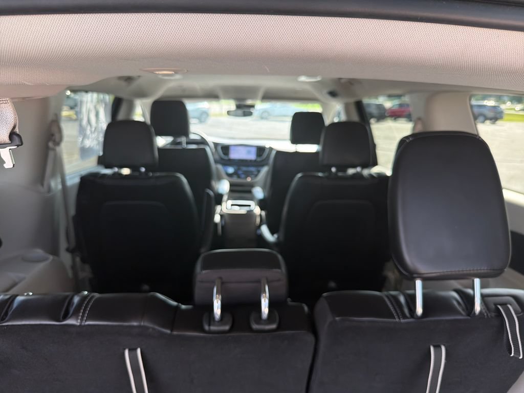 Used 2024 Chrysler Pacifica Touring-L FWD image 37
